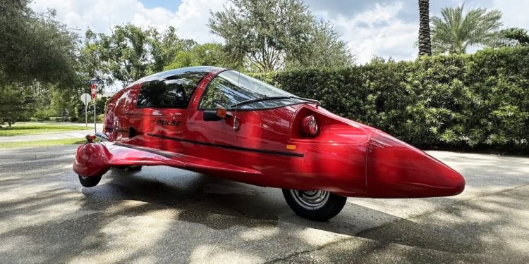 Vuelva a visitar el diseño del autocycle de pulso de vehículo con forma de chorro