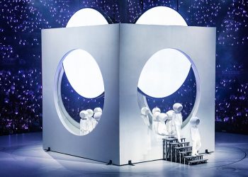 Rula desarrolla un cubo de siete metros en el escenario para conciertos en Hong Kong