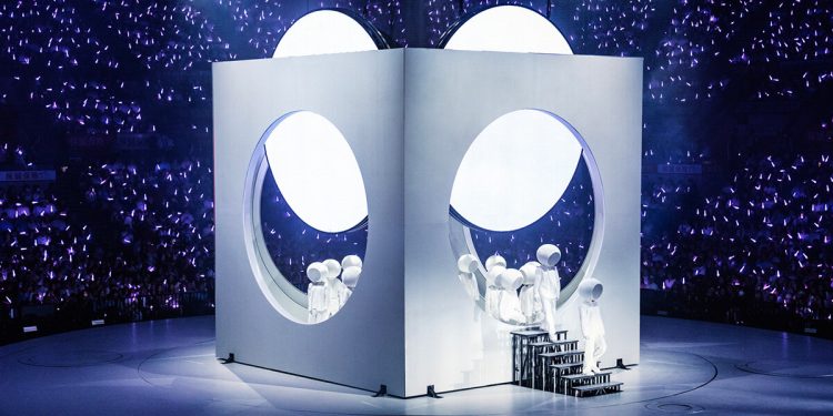 Rula desarrolla un cubo de siete metros en el escenario para conciertos en Hong Kong