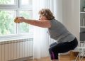 Top 5 ejercicios sentados para adultos mayores para aumentar la fuerza