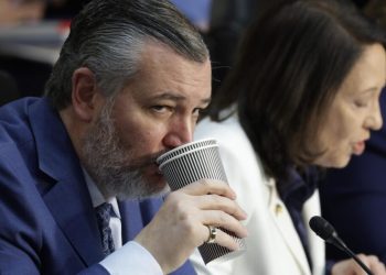 La silla de la FCC se une a Ted Cruz para bloquear los puntos calientes de Wi-Fi para escolares