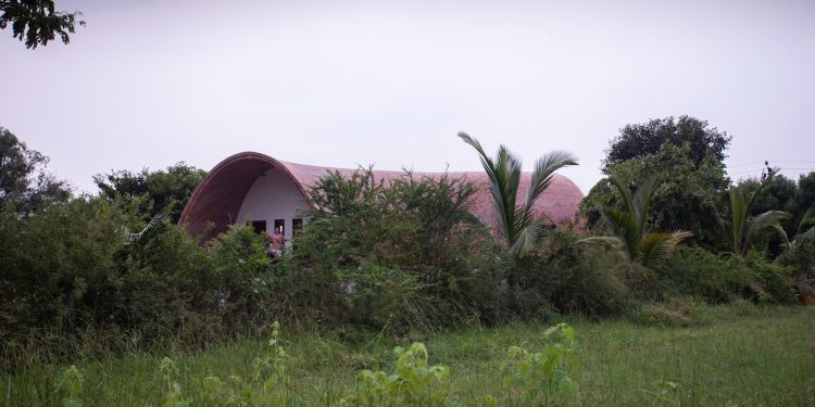 Tibdewal Weekend Home / Studio Dot