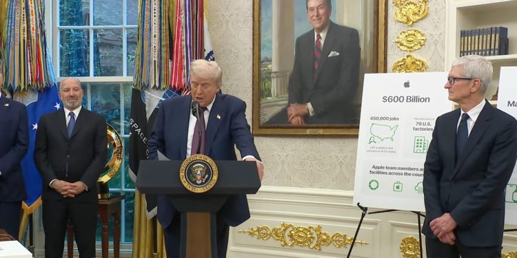 Tim Cook esperaba en la Casa Blanca en la Casa Blanca para el evento de Trump AI