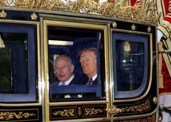 Como un monarca, Trump ha tomado el poder de hacer tratados