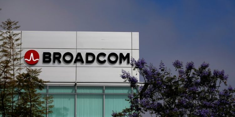 Operai se informa como el cuarto cliente de XPU de Broadcom, uniéndose a Google, Meta y Byteyance en el diseño de chips para reducir la dependencia de NVIDIA