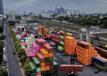 Trump para colocar impuestos de importación en drogas, muebles para el hogar y camiones pesados: NPR