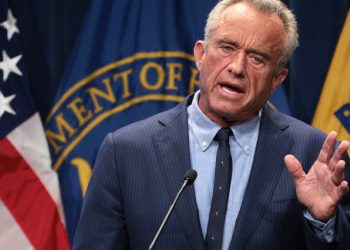 RFK Jr. testifica en el Senado; Harvard Funding Freeze: NPR