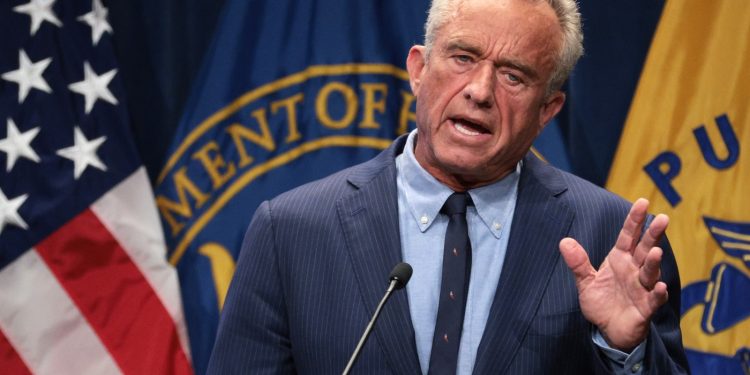 RFK Jr. testifica en el Senado; Harvard Funding Freeze: NPR