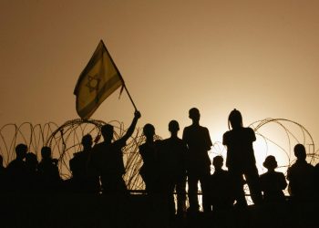 Los israelíes preguntan si su salida de Gaza 2 décadas llevó al ataque de Hamas: NPR