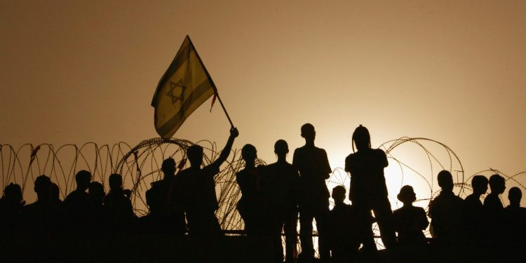 Los israelíes preguntan si su salida de Gaza 2 décadas llevó al ataque de Hamas: NPR