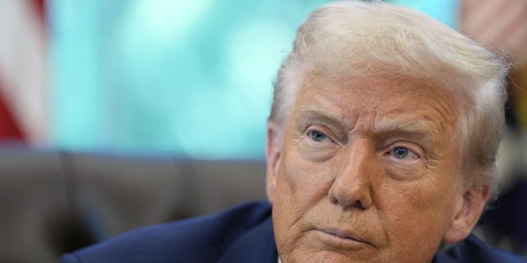 Trump dice que el ejército estadounidense golpeó fatalmente a otro presunto bote de conformidad con drogas: NPR