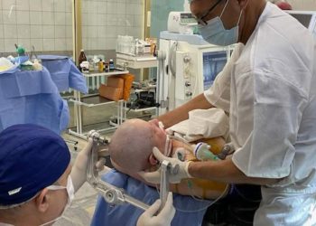 Cerca de la primera línea, los neurocirujanos de Ucrania están a la vanguardia: NPR