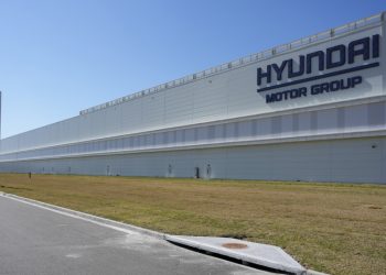 Corea del Sur expresa preocupación por una redada de inmigración en la planta de Georgia de Hyundai: NPR