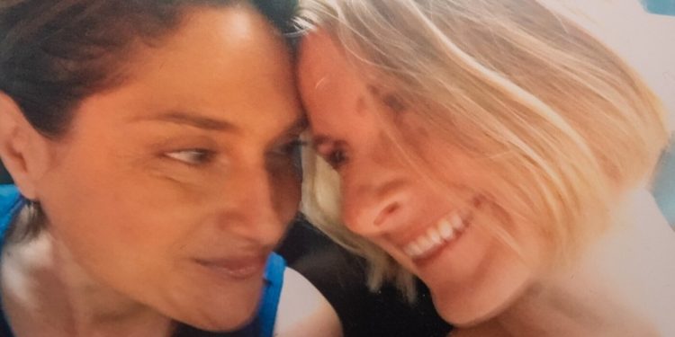 La nueva memoria de Elizabeth Gilbert relata su relación codependiente: NPR