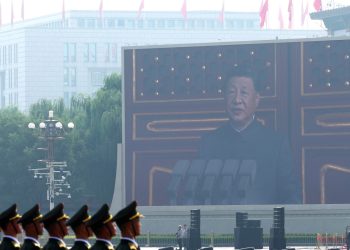 El XI de China muestra un poder militar, ambiciones globales en elaborado desfile: NPR