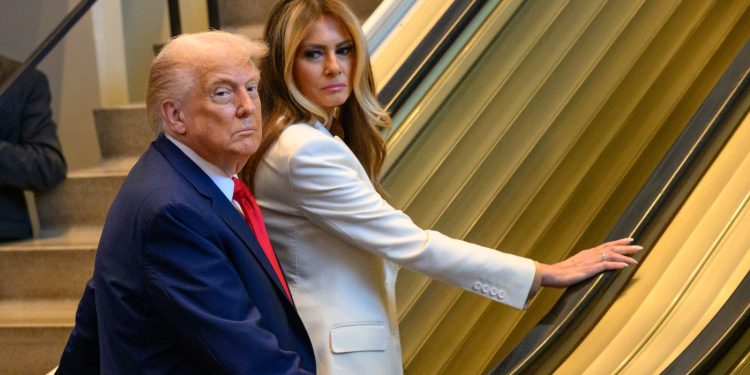 El incidente de la escalera de la ONU de Trump provoca investigaciones: NPR