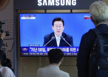 Cientos de surcoreanos arrestados en la redada de inmigración de los Estados Unidos enviadas a casa: NPR