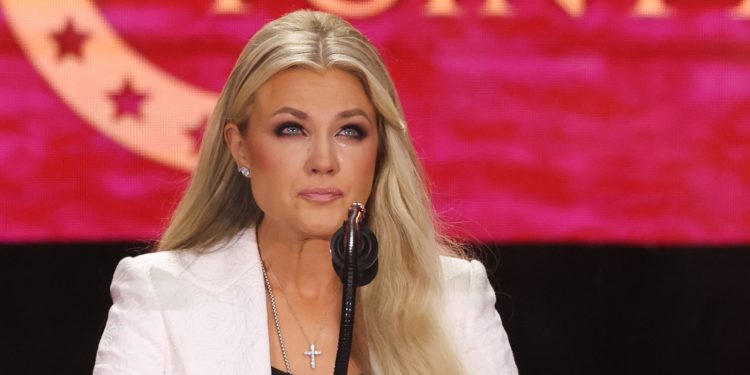 Erika Kirk dice que perdona al hombre acusado de matar a su esposo: NPR