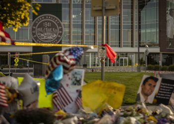 Investigación de tiro de Charlie Kirk; Recapitulación de Emmy 2025: NPR