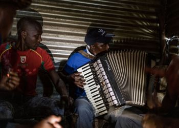 Cómo la música popular de Lesotho dio un giro mortal: NPR