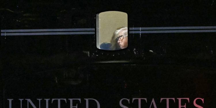 Trump les dice a los miembros de la OTAN que corten el petróleo de Rusia: NPR