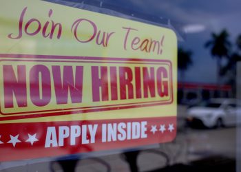 BLS REVISION SHEESS La contratación fue exagerada por 911,000 empleos en el año pasado: NPR