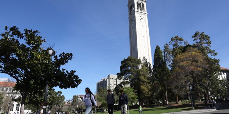 El profesor de UC Berkeley advierte sobre la 'represión' sobre la libertad académica: NPR