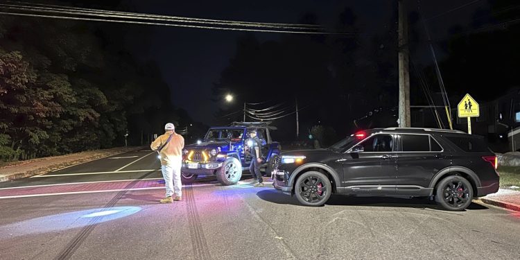 Sospechoso bajo custodia después de que el tiroteo en el club de campo de New Hampshire deja a 1 muerto y varios heridos: NPR