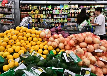 La inflación sube en agosto a medida que saltan los precios de los supermercados y la gasolina: NPR