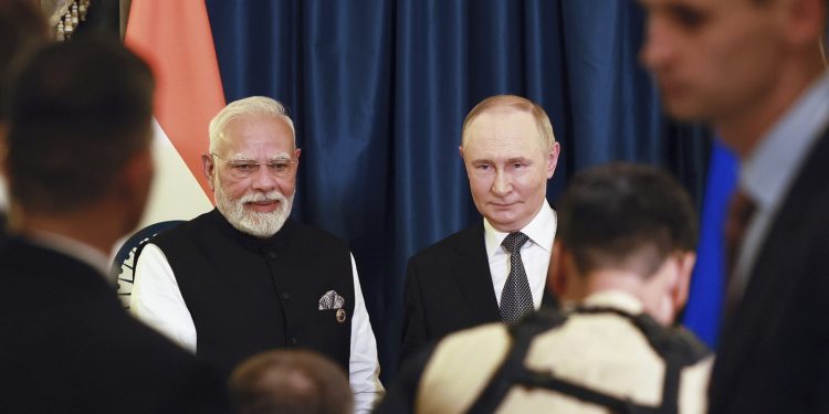 Modi y Putin afirman una relación especial mientras India enfrenta aranceles estadounidenses empinados sobre las importaciones rusas de petróleo: NPR