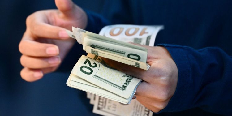 ¿Qué le está costando más en 2025 y cómo está afrontando? : NPR