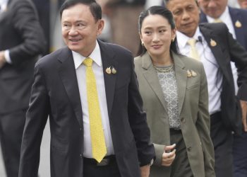 El ex primer ministro de Tailandia, Thaksin Shinawatra, para cumplir un período de prisión de un año: NPR
