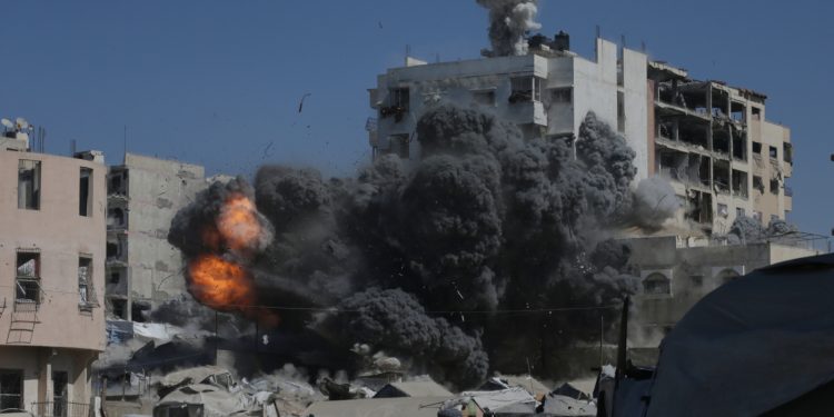 Israel aumenta las huelgas en la ciudad de Gaza, el hospital dice que 32 están muertos: NPR