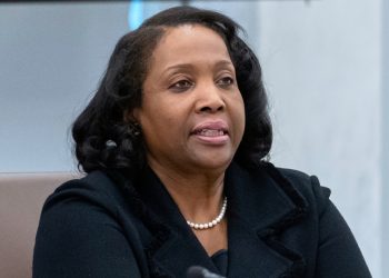 Lisa Cook de Fed reclamó la segunda residencia como 'casa de vacaciones': NPR