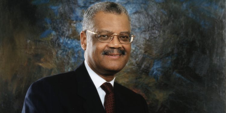 Earl Richardson, quien destacó las disparidades de financiación de HBCU, muere: NPR