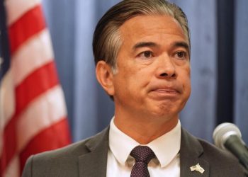 Los estados demandan a la administración Trump por vincular la ayuda a las leyes de inmigración