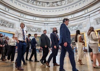 Ambas partes cavan por delante del cierre amenazado del gobierno