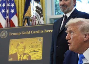 Trump firma la proclamación que impone una tarifa anual de $ 100k para solicitudes de visa H-1B