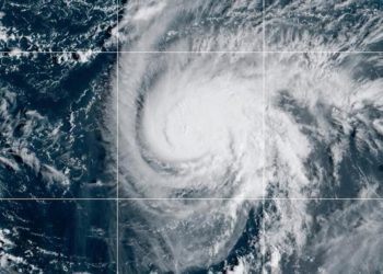 La proximidad de dos sistemas de tormentas tropicales entre sí podría proteger a Carolinas del daño