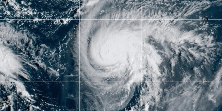 La proximidad de dos sistemas de tormentas tropicales entre sí podría proteger a Carolinas del daño