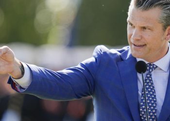 Pentágono aumenta las restricciones de los medios, que requieren aprobación antes de informar incluso la información no clasificada