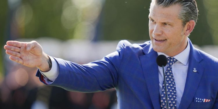 Pentágono aumenta las restricciones de los medios, que requieren aprobación antes de informar incluso la información no clasificada