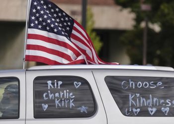 El gobernador de Utah dice que es demasiado pronto para estar seguro del motivo de Kirk Shooter, pero el sospechoso tenía «ideología izquierdista»