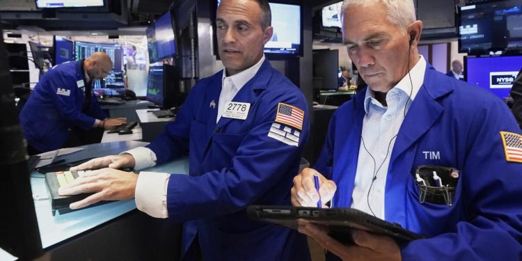 El mejor día de Intel desde la década de 1980 ayuda a llevar a Wall Street a más discos