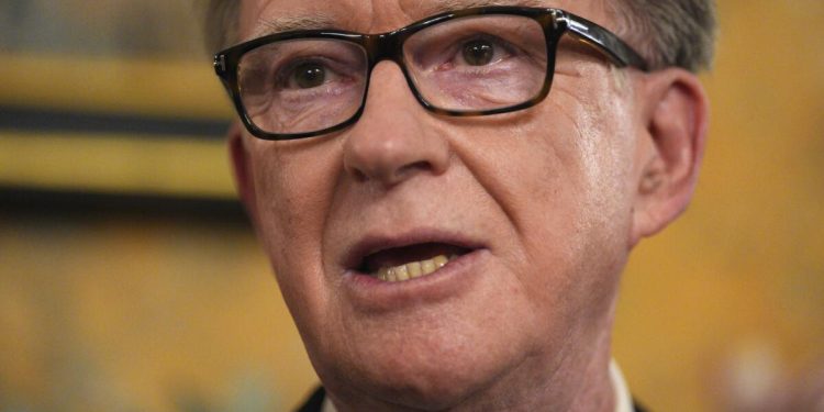 Embajador del Reino Unido ante nosotros en el centro de atención sobre sus enlaces con 'Mejor Pal' Epstein