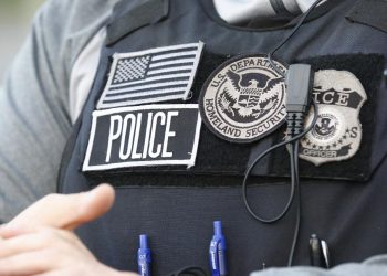 ICE ofrece mucho dinero, pero los policías de California son difíciles de desgarrar