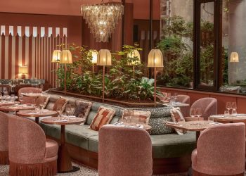 Vibrant Fabrics Ornament Restaurant Interiors de Maison Malapert en París