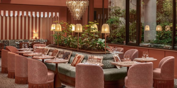 Vibrant Fabrics Ornament Restaurant Interiors de Maison Malapert en París