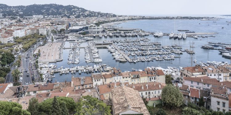 ¿Por qué sentarse junto al muelle de la bahía? Diseño de umbrales al agua