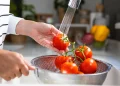4 razones por las cuales los tomates causan hinchazón